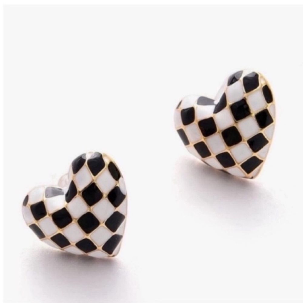 Heart  stud earrings  M4